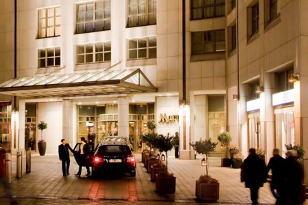 Marriott Hotel Aussenansicht Nacht